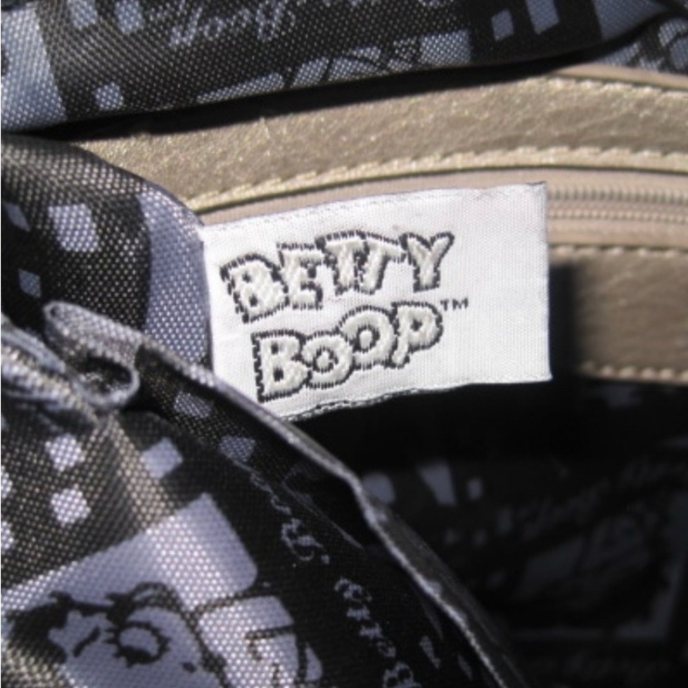 Betty Boop Silver Studded Crossbody Bag Y2K - Picture 7 of 7
